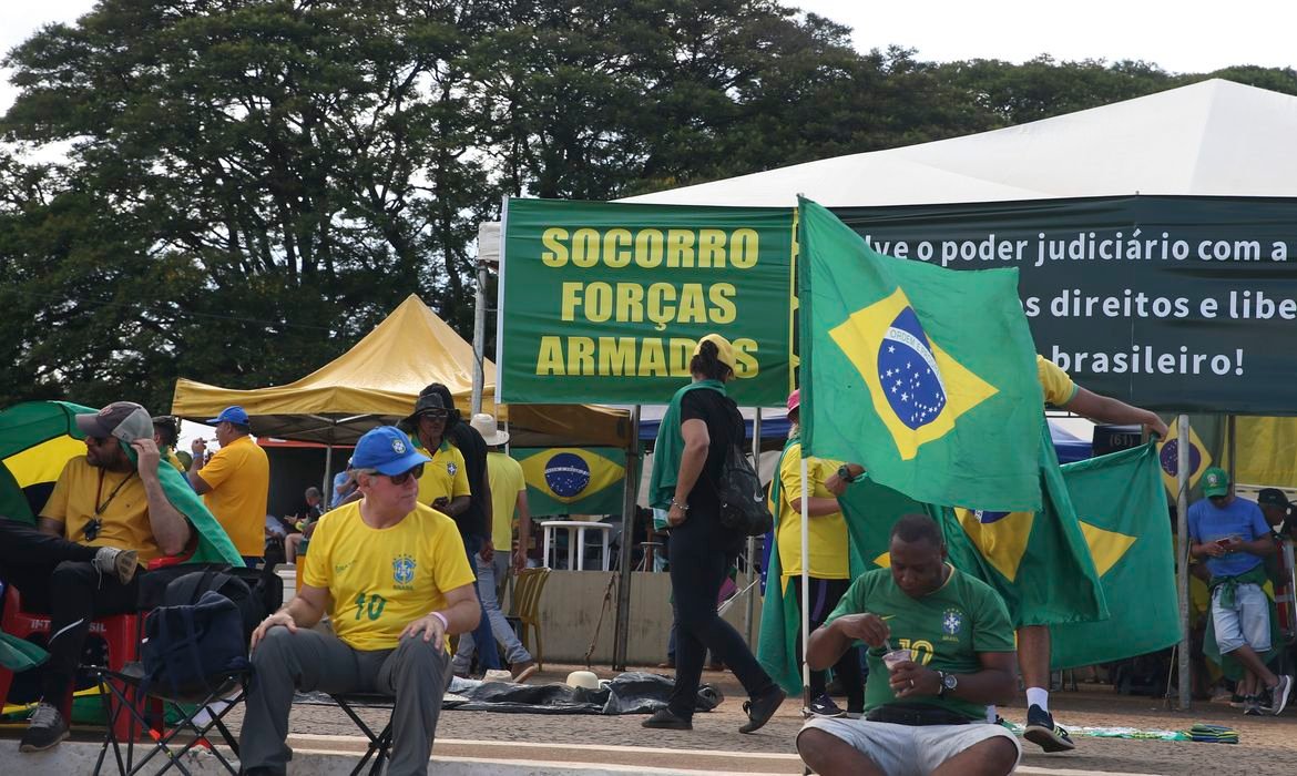 Manifestação em frente ao Quartel General do Exército em Brasília