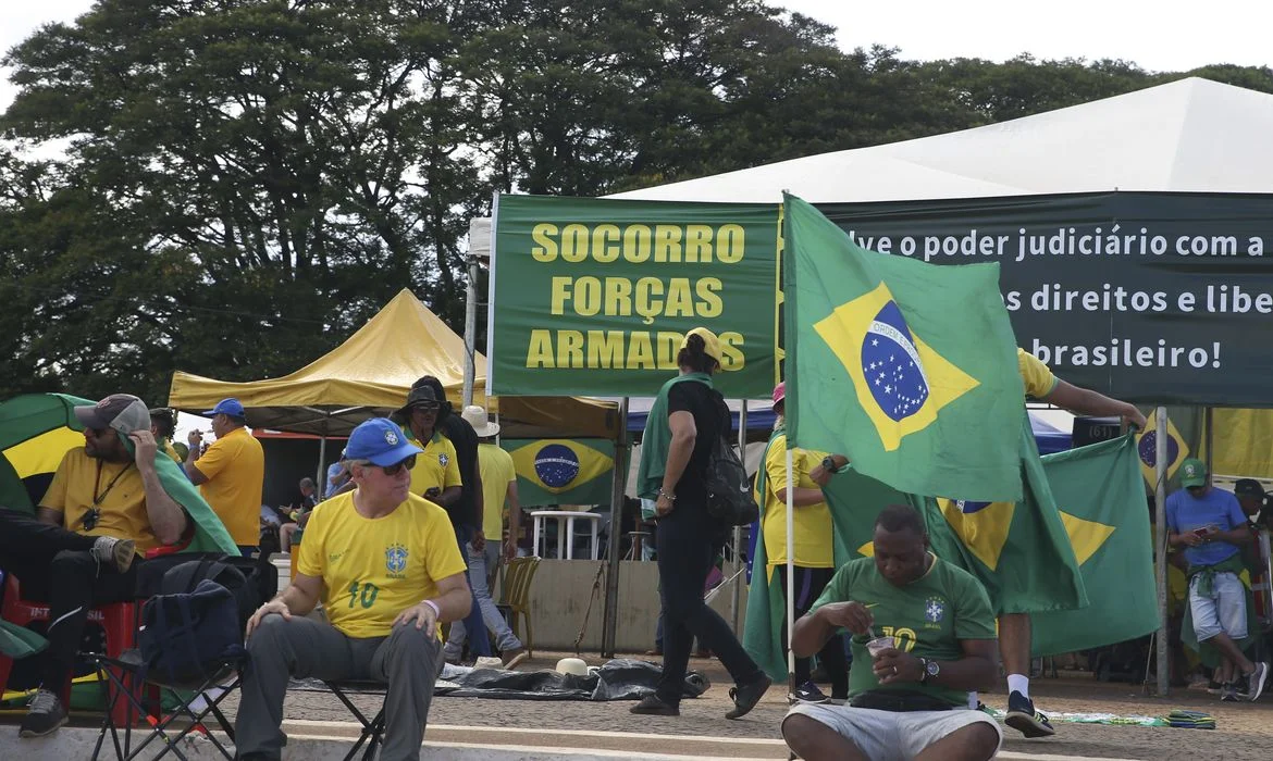 Valter Campanato/Agência Brasil Manifestação em frente ao Quartel General do Exército em Brasília