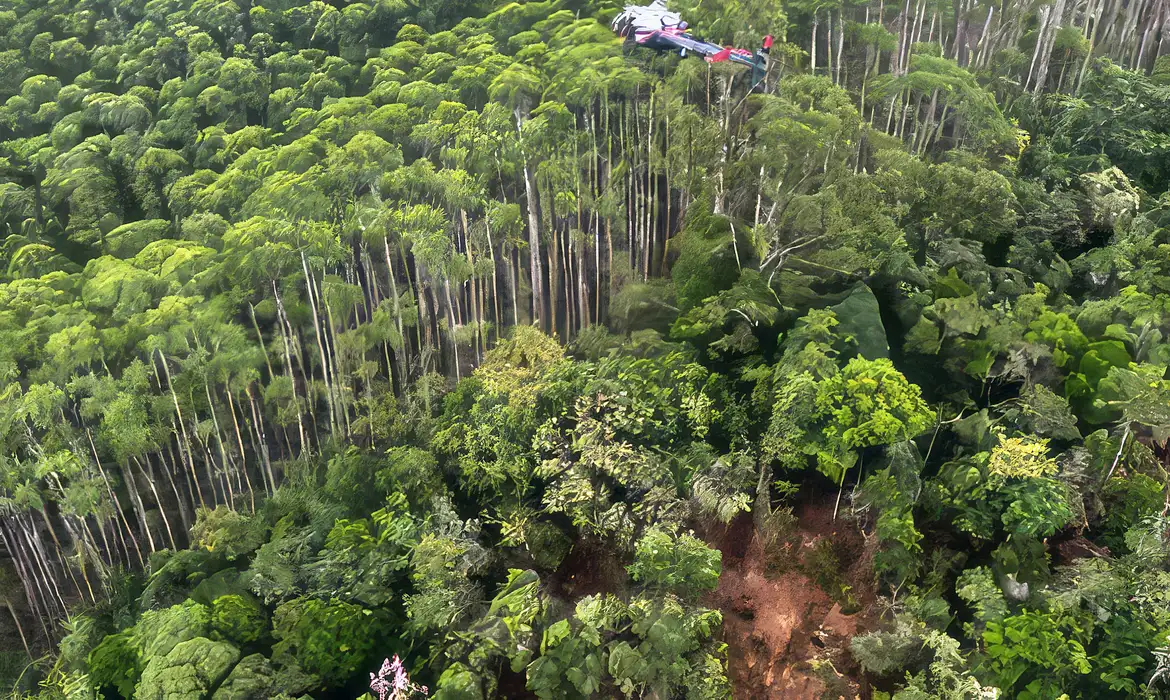 Polícia Militar encontra helicóptero que estava desaparcido em São Paulo desde 31 de dezembro. Foto: PMESP