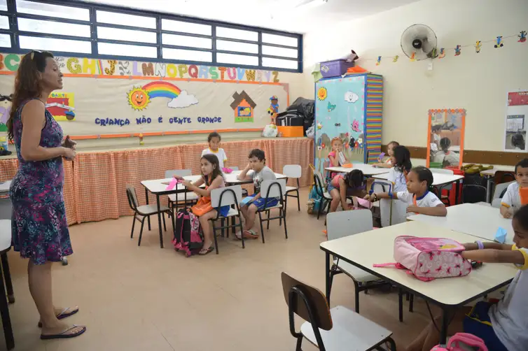 Crianças do Centro de Educação Infantil do Núcleo Bandeirante. Professora Rebeca Breder. Elza Fiuza/Agência Brasil