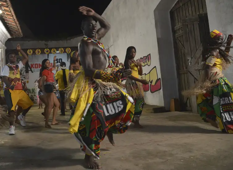 Dança do Bloco Akomabu 