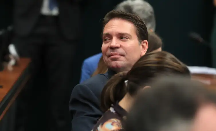 Lula Marques/Agência Brasil Brasília (DF), 30/04/2025 - Reunião da Comissão de Constituição e Justiça e de Cidadania (CCJ) para votar requerimento que pede a suspensão de ação penal contra o deputado Ramagem. Relator votou a favor, mas foi pedido vistas. Foto: Lula Marques/Agência Brasil