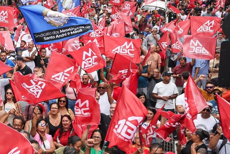 São Bernardo do Campo (SP), 14/03/2025 - Metalúrgicos do ABC fazem ato junto com movimentos sociais da região com o intuito de chamar a atenção da população e pressionar o Congresso Nacional para a votação de medidas que influenciam diretamente a vida da classe trabalhadora.
Foto: Paulo Pinto/Agência Brasil