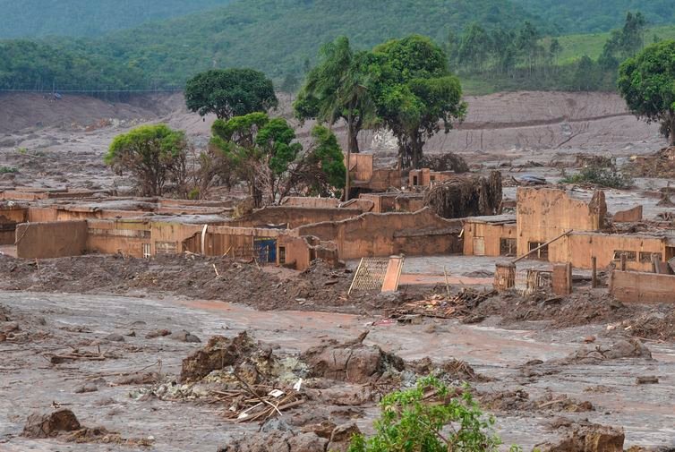 Antonio Cruz/ Agência Brasil Mariana (MG) - Distrito de Bento Rodrigues, em Mariana (MG), atingido pelo rompimento de duas barragens de rejeitos da mineradora Samarco (Antonio Cruz/Agência Brasil)