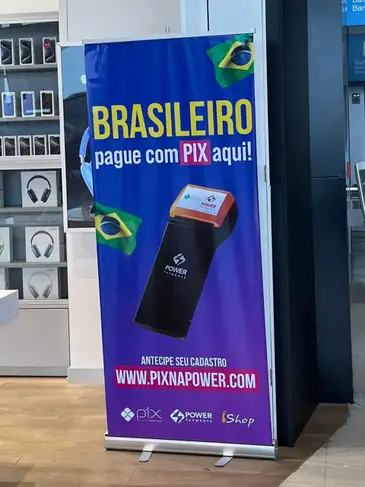 Panamá, 25/07/2025 - Loja em aeroporto do Panamá com cartaz que fala sobre aceitar pagamento Via PIX para brasileiros. Foto: Marcelo Brandão/Agência Brasil