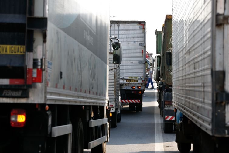 Paralisação dos caminhoneiros na Rodovia Presidente Dutra, no Rio de Janeiro. 