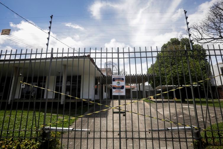 Joédson Alves/Agência Brasil Maceió (AL) 17/12/2023 – Casas nas proximidades da mina n°18 da mineradora Braskem na lagoa de Mundaú são interditadas com os avisos colocados pela prefeitura de Maceió e a Defesa Civil.
Foto: Joédson Alves/Agência Brasil