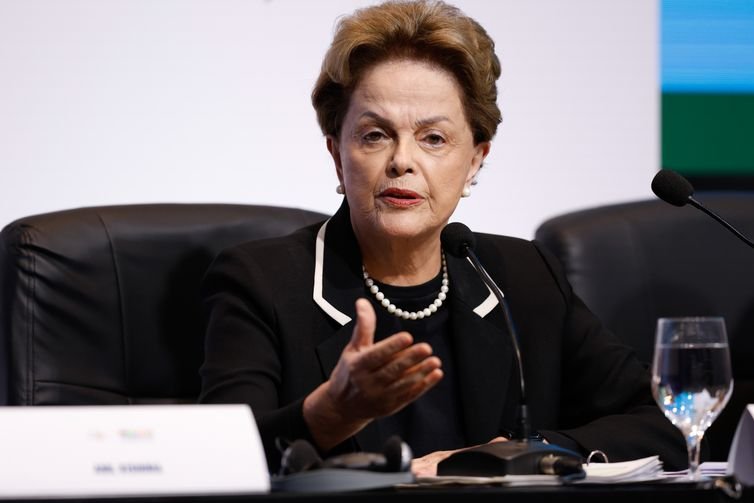 Rio de Janeiro (RJ), 05/07/2025 – A presidenta do Novo Banco de Desenvolvimento (NDB), formado por membros do Brics, Dilma Rousseff, faz pronunciamento à imprensa com a diretoria durante o 10° Encontro Anual, em Copacabana. Foto: Fernando Frazão/Agência Brasil